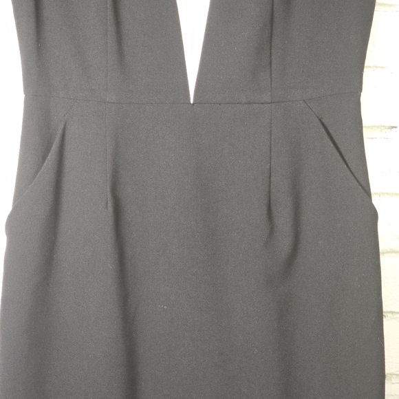 Calvin Klein Black and White Sheath Mini Dress, V-neck, Pockets Size 6 Euc - Picture 3 of 7